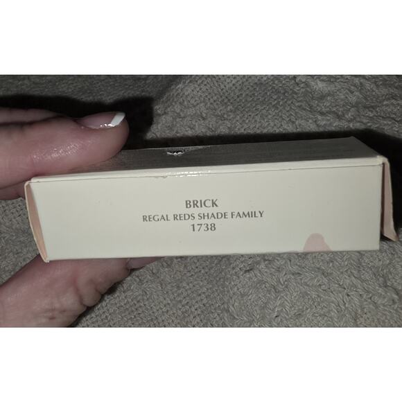 Mary Kay High Profile Creme Lipstick Brick 1738 NIB Discontinued .13 oz - Picture 2 of 4